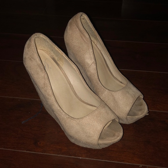 Tan Heels by Delouse - Picture 3 of 4